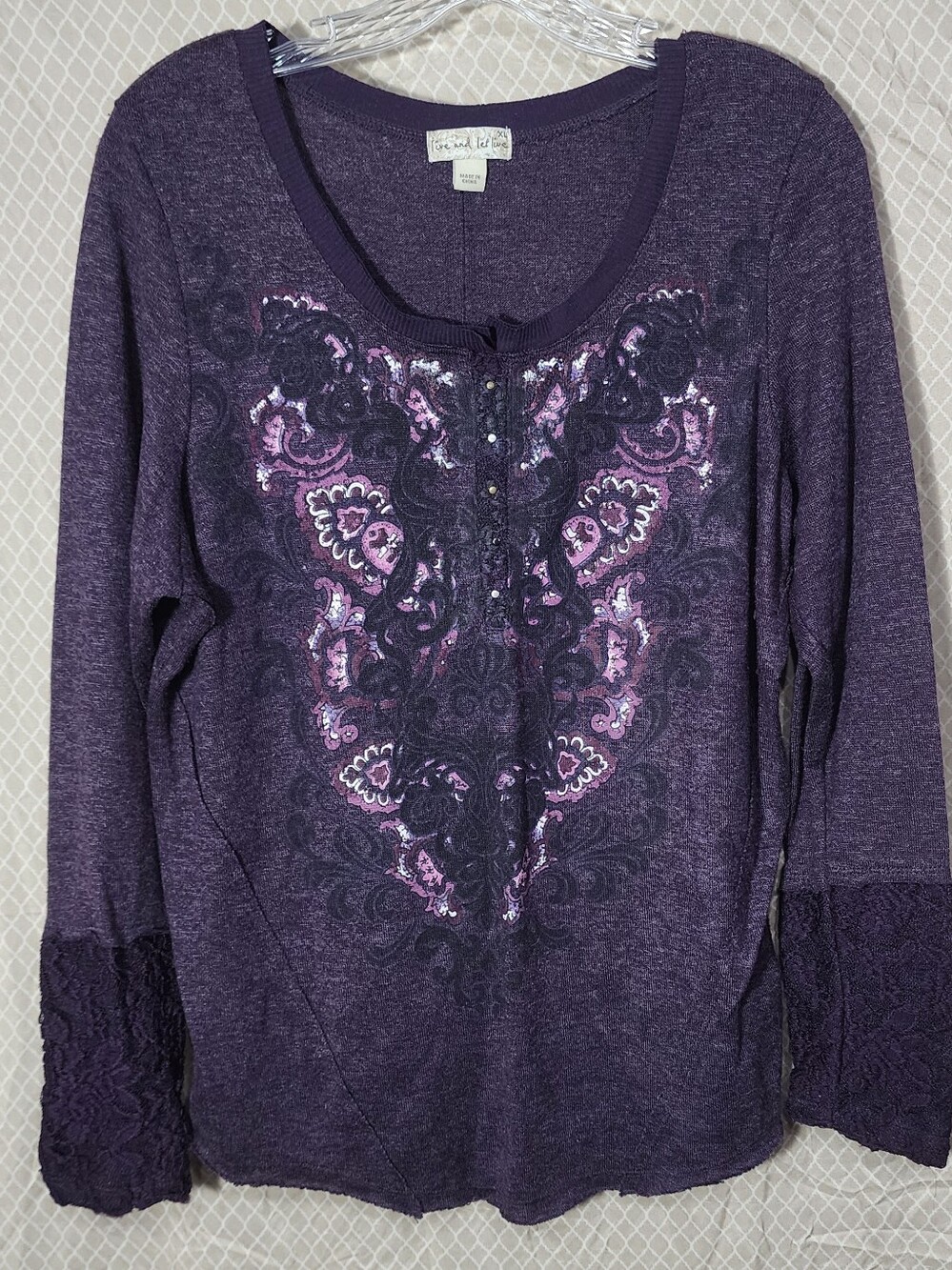 Live and Let Live Purple Paisley Henley Sweater Lace Detail Cuffs Women's XL